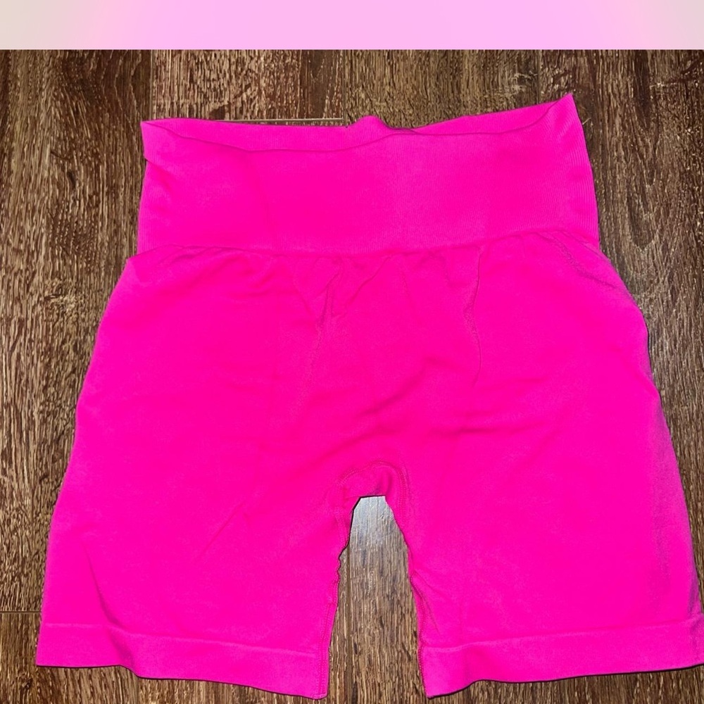 Pink Seamless butt scrunch shorts